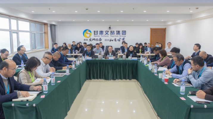 11月21日上午，甘肅文旅集團(tuán)召開(kāi)申請(qǐng)?jiān)圏c(diǎn)子公司現(xiàn)場(chǎng)評(píng)審會(huì)。集團(tuán)公司黨委書(shū)記、董事長(zhǎng)石培文出席并講話。申請(qǐng)?jiān)圏c(diǎn)并初選入圍的甘肅文旅集團(tuán)渭源投資有限公司、甘肅新驛站文化旅游有限公司、蘭州云頂文化旅游有限